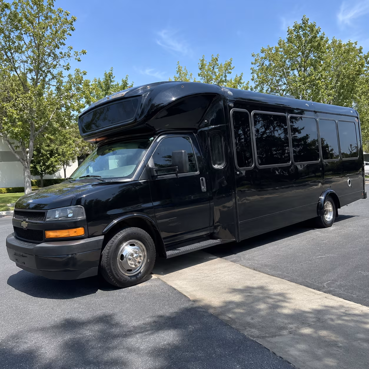 downey 15 passenger party bus