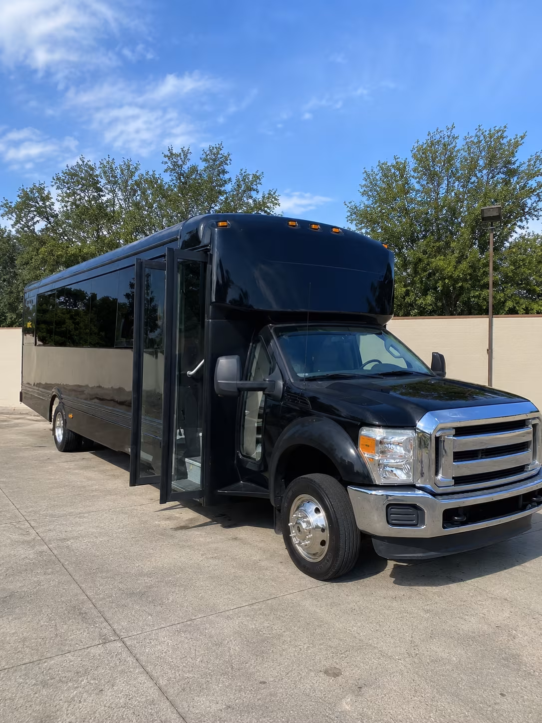 downey 20 passenger party bus