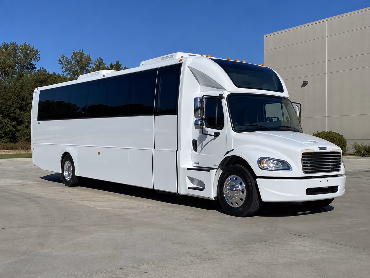 downey 28 passenger party bus